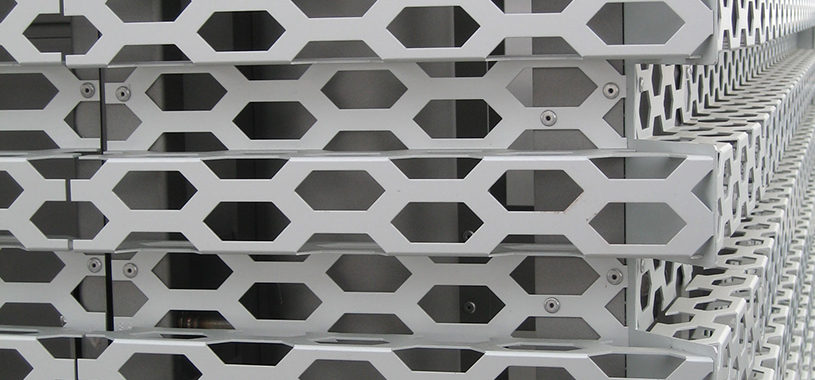 Wabenlochblech_Audi_Fassade