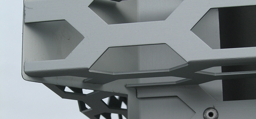Wabenlochblech_Audi_Fassade_3